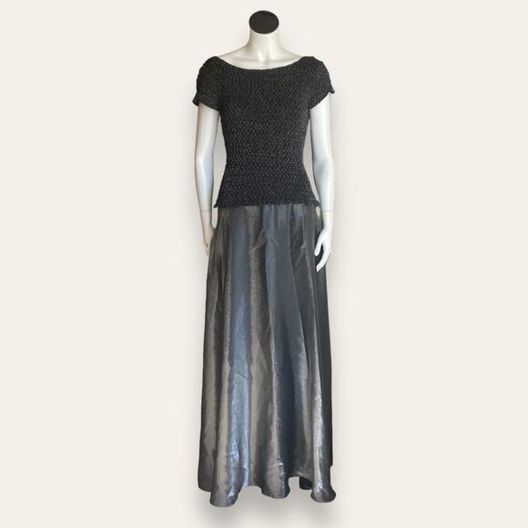Y2K Silver Liquid Satin Formal floor length Gown JS collection Size 8 - Picture 1 of 10